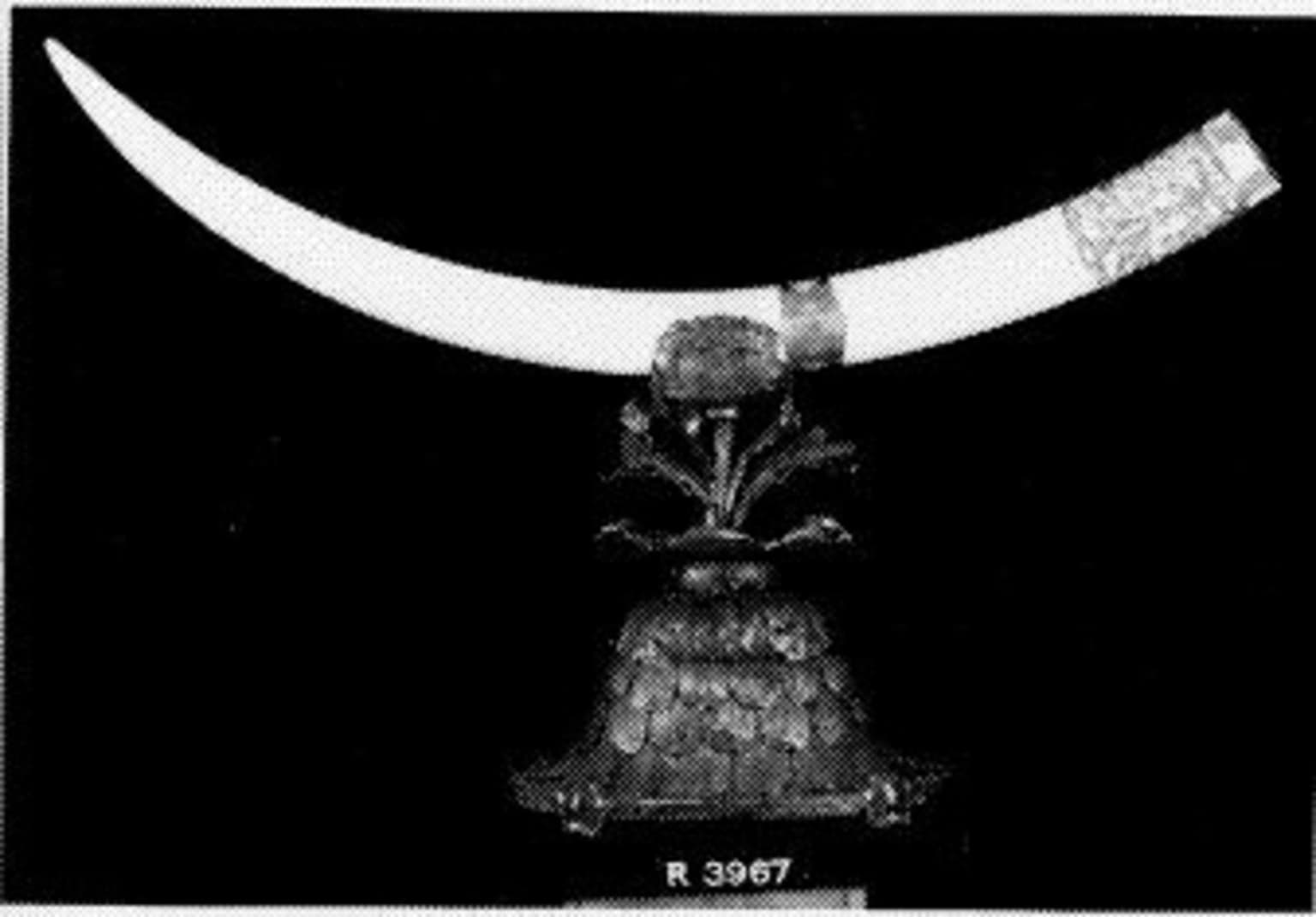 Olifantstand versierd met goud op voetstuk #1